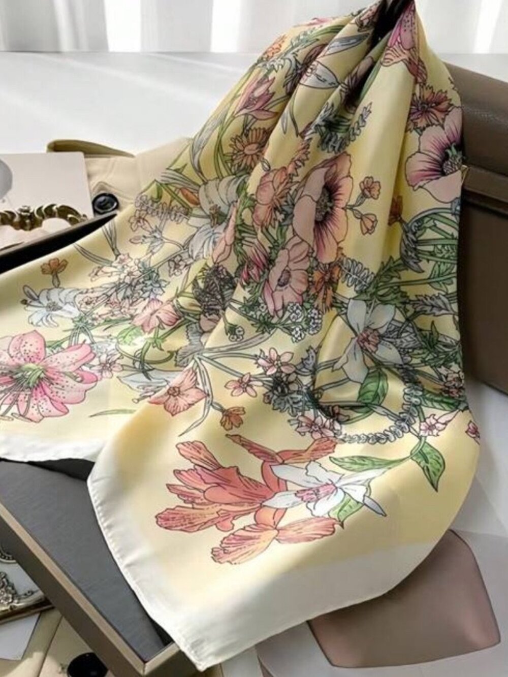 Floral Scarf in Cream and Pink M644